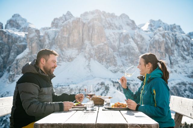 Skifahren im Herzen der Dolomiten: ein unbeschreibliches Erlebnis Bild: Winter in Alta Badia
