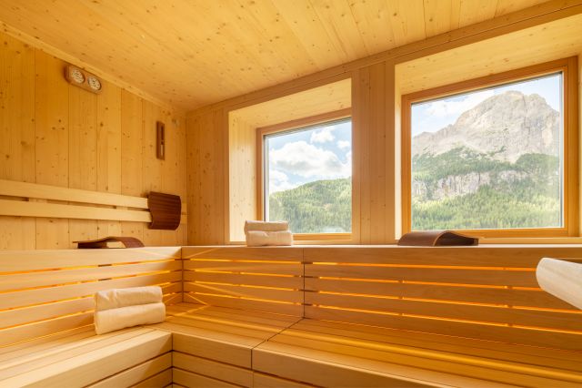Vacanza Wellness in Alta Badia Immagine: area wellness